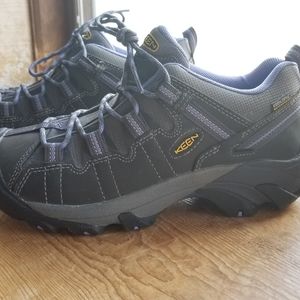 NWOT Keen womens Targhee II Size 9 Hiking Shoes 9B